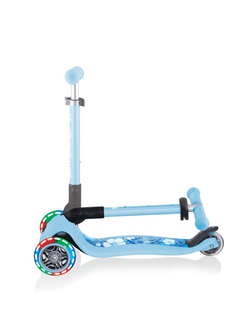 GLOBBER JUNIOR foldable fantasy lights - pastel blátt + Auka stöng 2 ára - 9 ára +